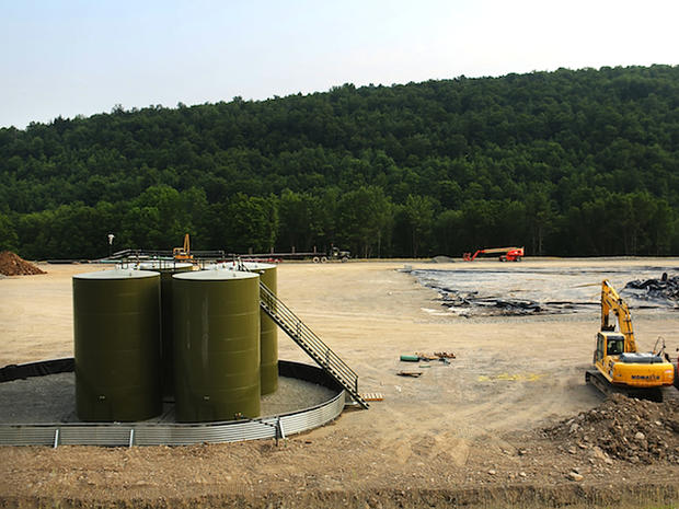 Fracking - hydraulic fracturing site 