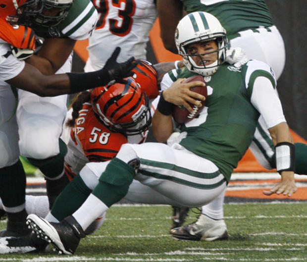Mark Sanchez is sacked by Rey Maualuga 