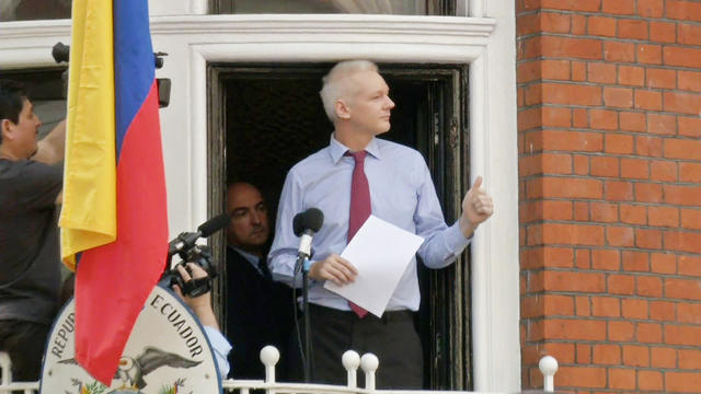 Assange asks Obama to end WikiLeaks "witch hunt" 