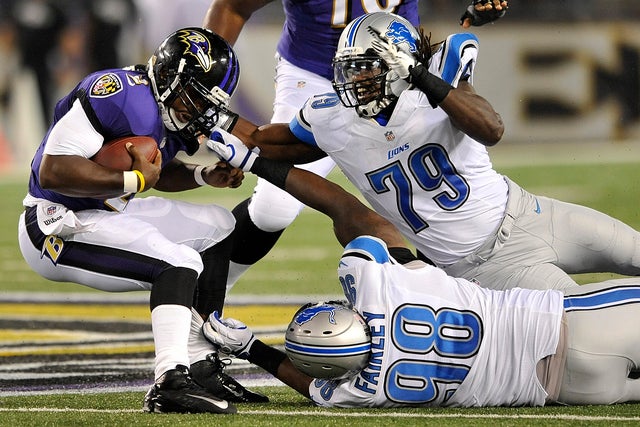 Tyrod Taylor pulls away from  Nick Fairley 