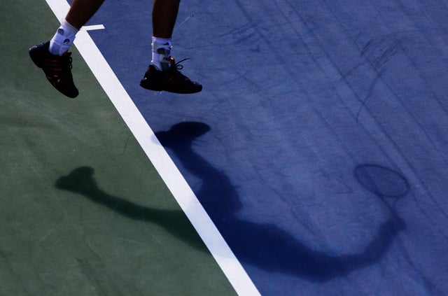 Andy Murray serves to Alex Bogomolov Jr. 