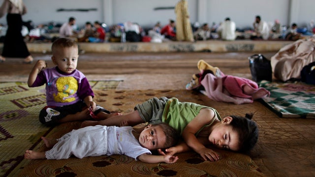 Syrian refugee children near Turkish border 