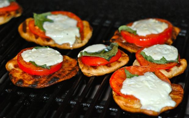 grilled-mini-pizzas.jpg 