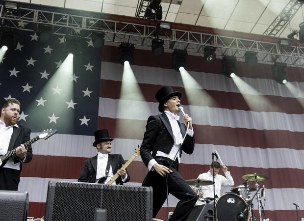 the-hives-ives.jpg 