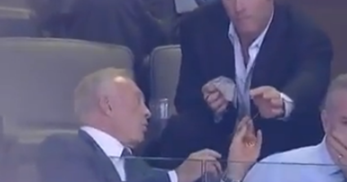 Jerry Jones' Glasses Wiped By His Son-in-law During Cowboys-giants Game 