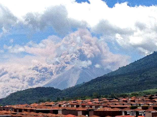 guatemala-volcano-2-AP23548.jpg 