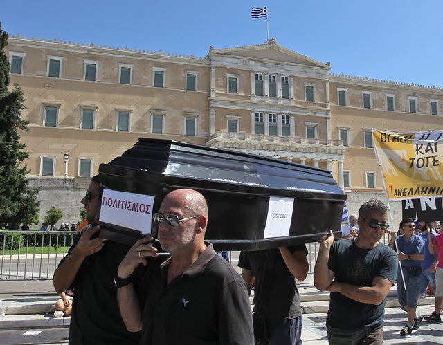 01-GreeceProtestCrisis.jpg 