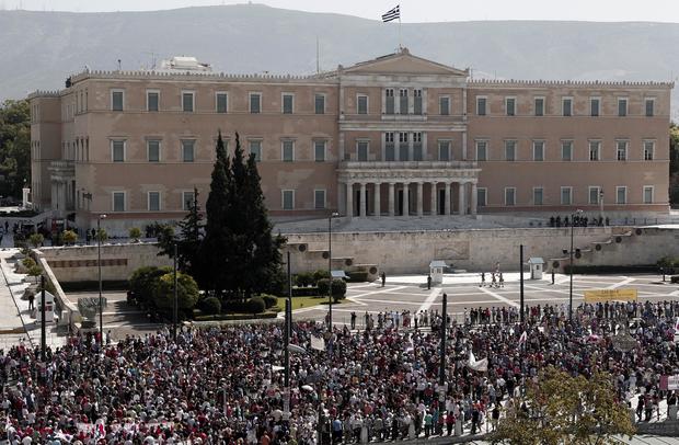 20-GreeceProtestCrisis.jpg 