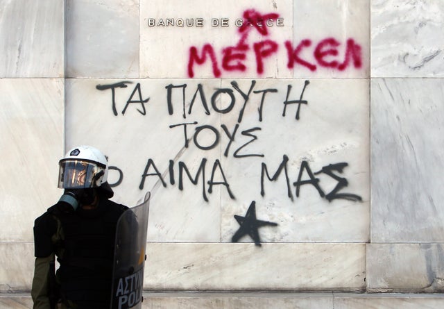 29-GreeceProtestCrisis.jpg 