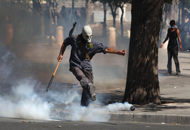 27-GreeceProtestCrisis.jpg 