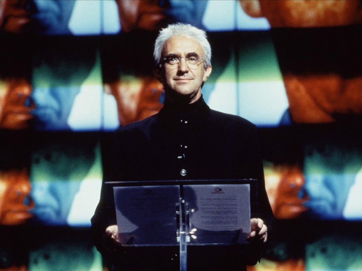 tomorrowneverdies_2.jpg 