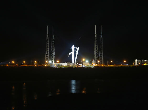 17-SpaceXDragon.jpg 