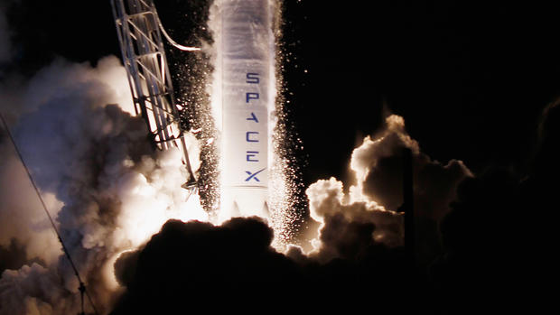 SpaceX launches Dragon Spacecraft 