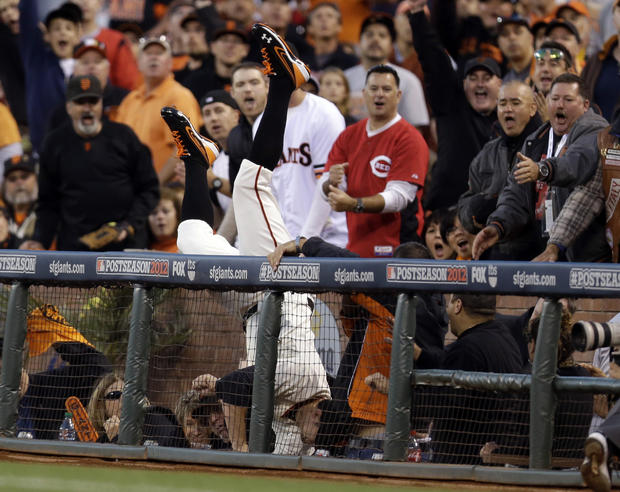 Brandon Belt makes a diving catch into the stands 