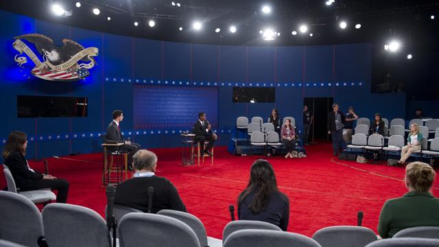 Obama, Romney prepare for town hall debate 