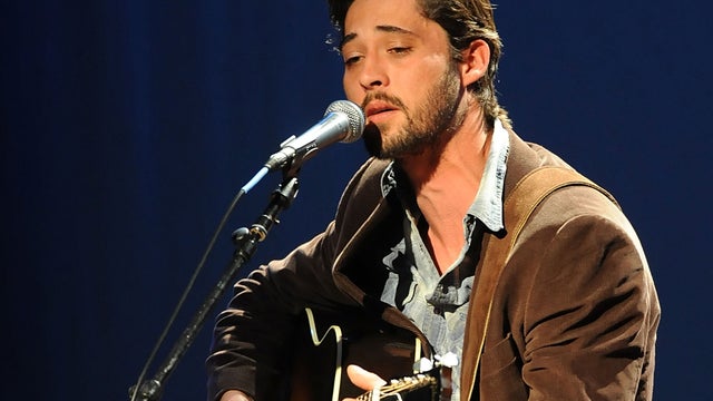 Ryan Bingham performs "Too Deep to Fill"  