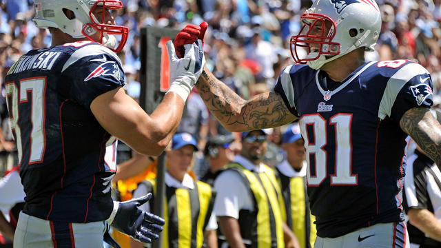 rob-gronkowski-and-aaron-hernandez_edited-1.jpg 