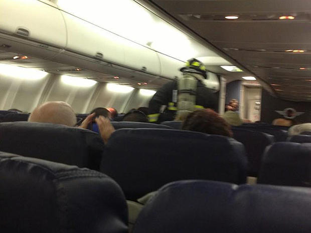 Plane slide DIA 3 (passenger Shane LaRue, by tweet) 