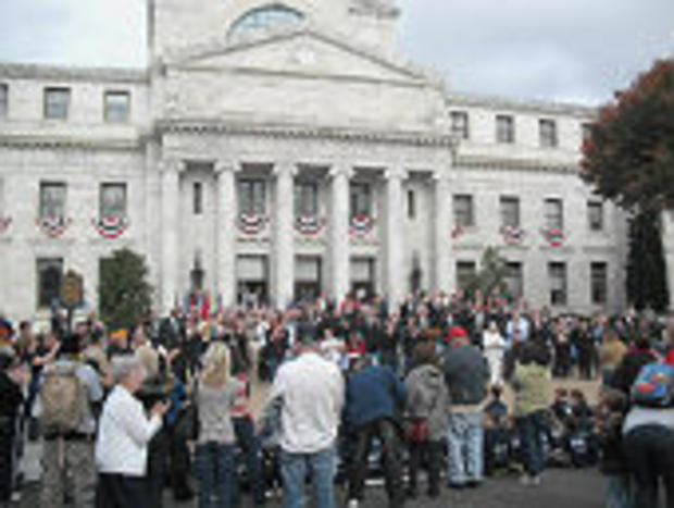 parade_outside courthouse 