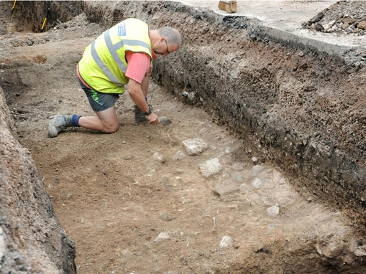 King Richard III skeleton found in parking lot