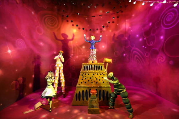 Bloomingdale's Unveils 2012 Holiday Windows With Cirque Du Soleil Performance 