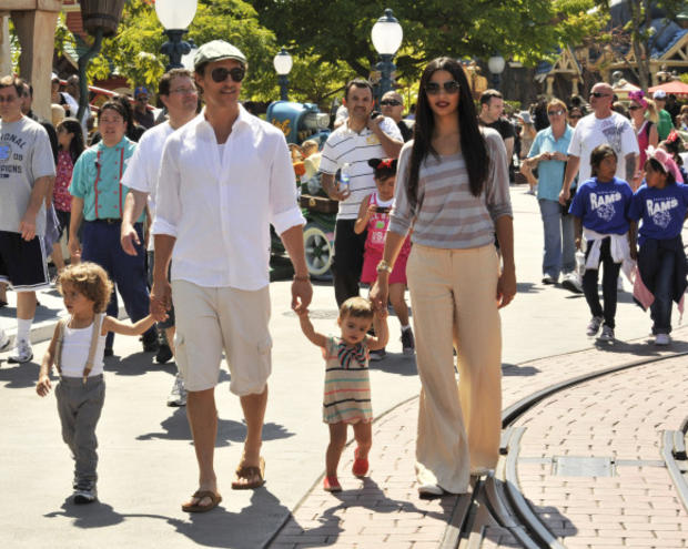 116424941-handout-matthew-mcconaughey-and-camila-alves-stroll-through-mickeys-toontown-with-their-children-son-levi-2-and-daughter-vida-1.jpg 