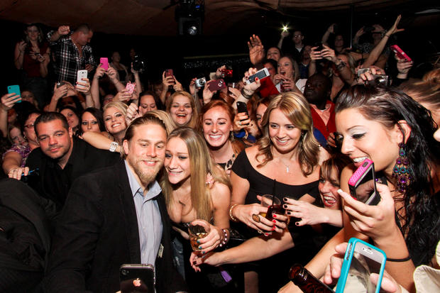 charlie-hunnam-and-fans.jpg 
