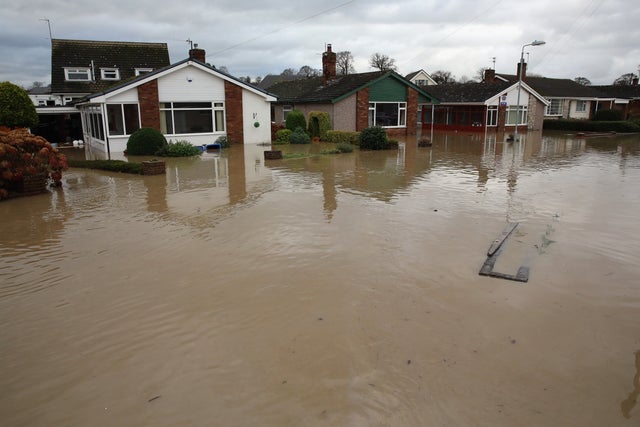 22-UKFloodingNov27.jpg 