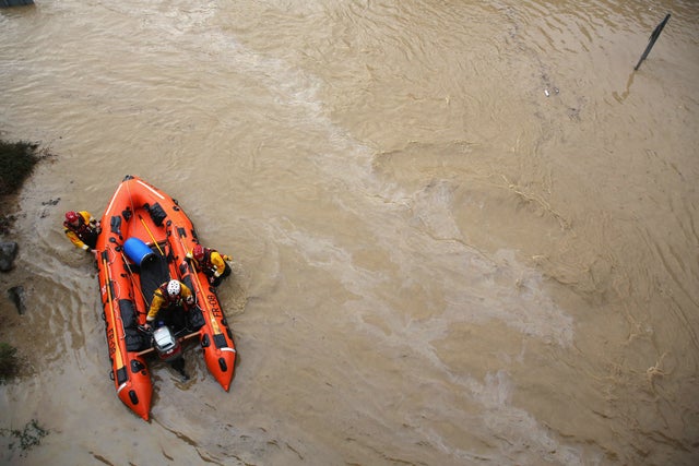 29-UKFloodingNov27.jpg 