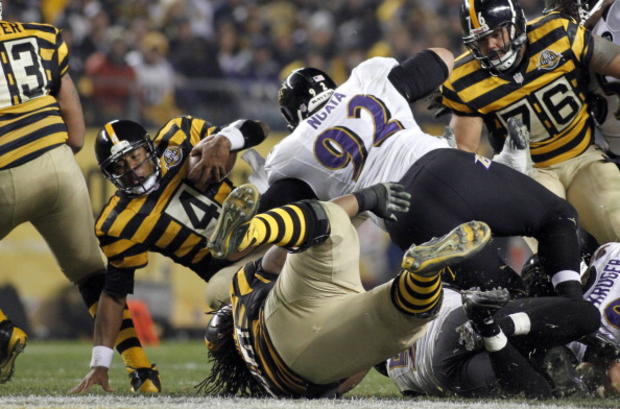 Haloti Ngata #92 of the Baltimore Ravens sacks Byron Leftwich #4 of the Pittsburgh Steelers 