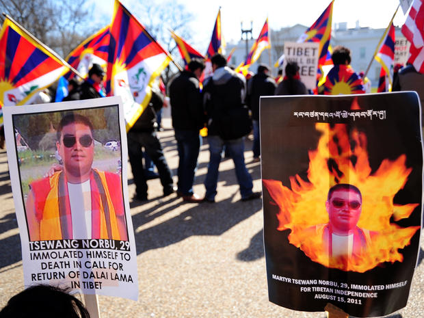 Pro-Tibetan protesters in front of the White House 