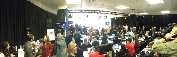 panoramic_of_press_room.jpg 