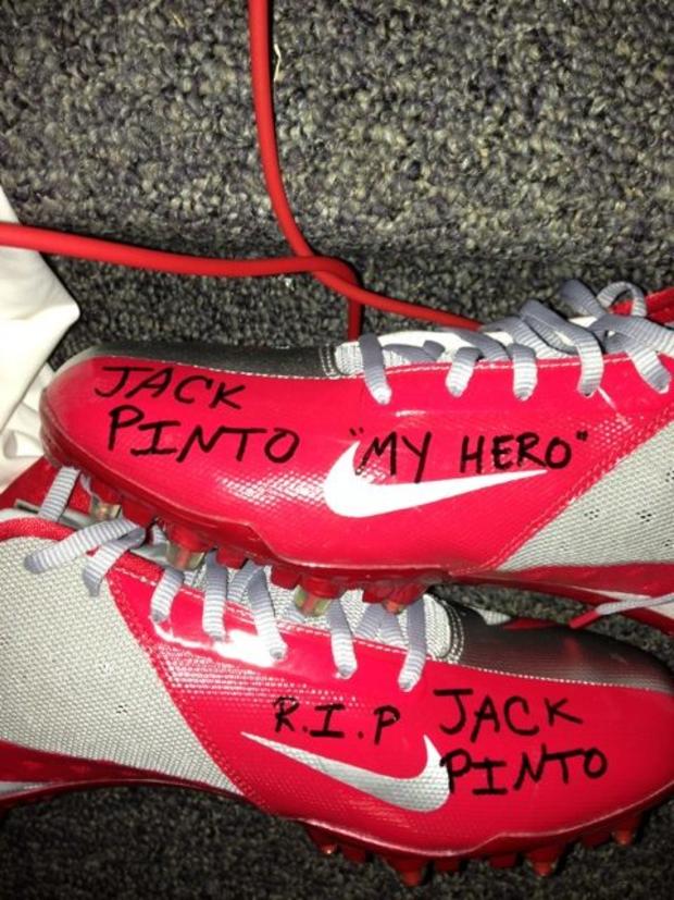 victor-cruzs-cleats-pay-tribute-to-6-year-old-victim-jack-pinto.jpg 