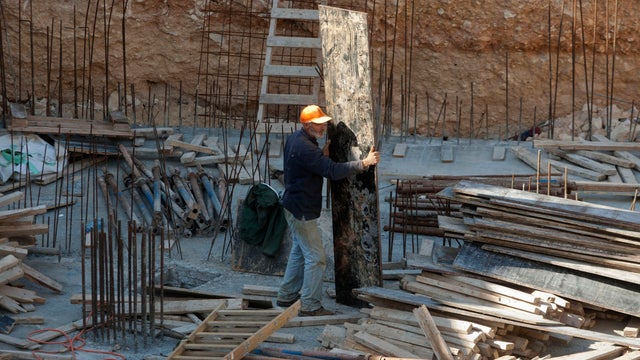 Palestinian worker at a construction site in the east Jerusalem neighborhood of Ramat Sholmo 