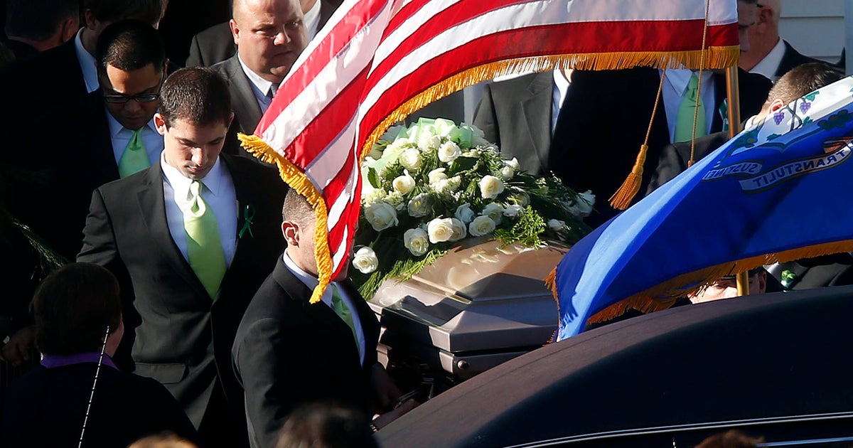 Newtown mourns hero teacher, principal, 3 students CBS News(02)