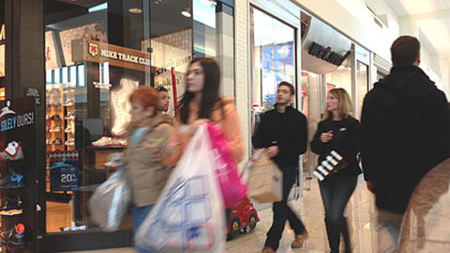 cherry-hill-mall-xmas-shoppers-_denardo.jpg 