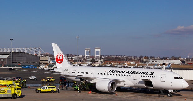 Boeing restless after two 787 Dreamliner incidents - CBS News