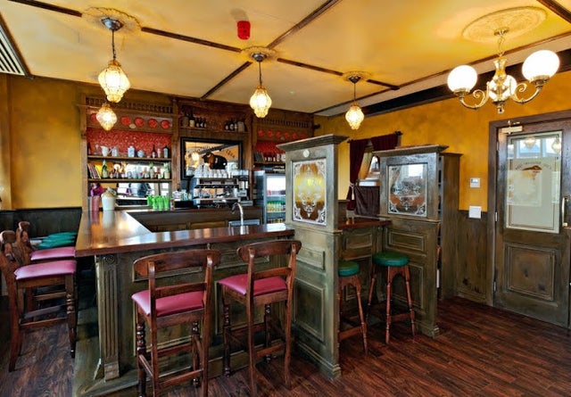 Dublin_pub-themed_room.jpeg 