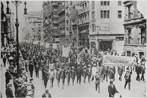 silent-protest-parade-on-fifth-avenue-new-york-city-july-28-1917-in-response-to-the-east-st-louis-race-riot-in-fr-july-28-1917.jpg 