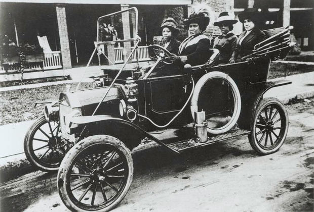 madame-c-j-walker-at-wheel-of-car-with-her-niece-anjetta-breedlove-alice-kelby-and-lucy-flint-forewoman-and-secreta-c-1911.jpg 