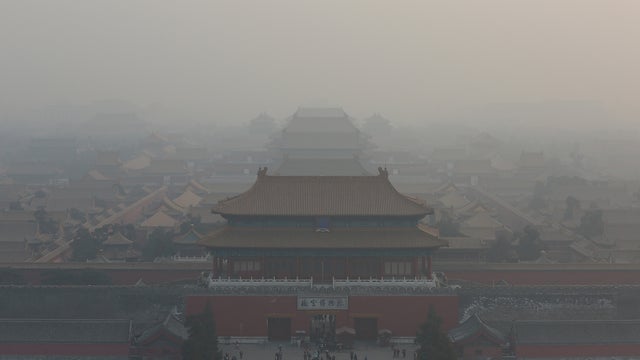 Hazardous smog blights Beijing 