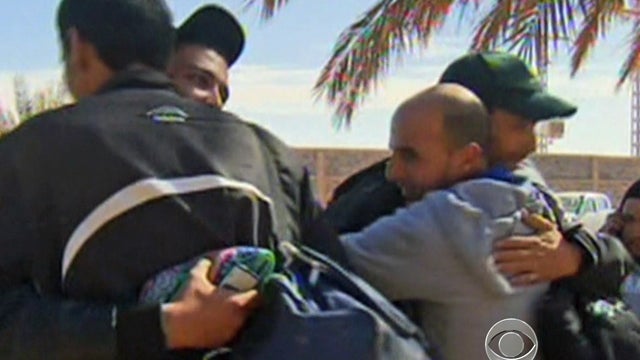 130118-freed_hostages-Algeria.jpg 