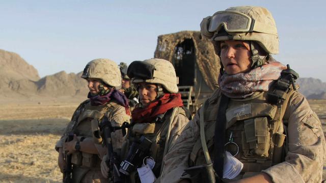 Pentagon to lift ban on women in combat 