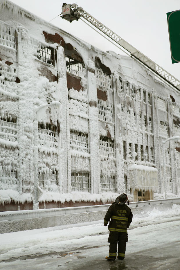 Firefighters Battling Massive Chicago Blaze Hindered By Frigid Temperatures 