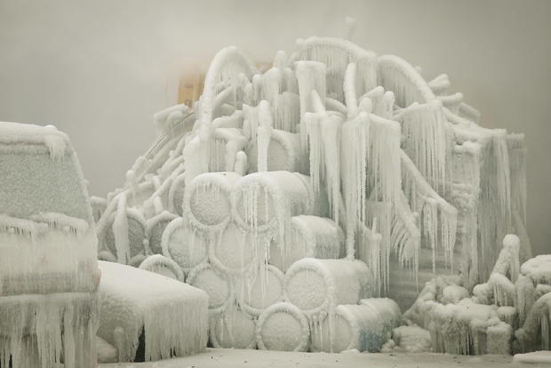 Firefighters Battling Massive Chicago Blaze Hindered By Frigid Temperatures 