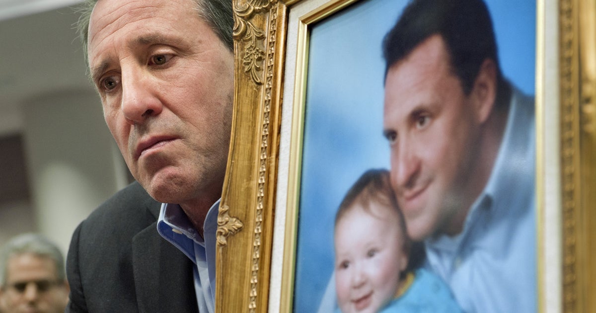 Gun rights advocates shout at Newtown victim's dad - CBS News