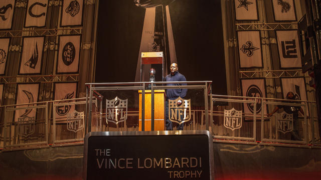 lombardi-trophy-160390176.jpg 