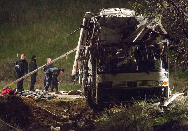 08Tour_Bus_Crash.jpg 