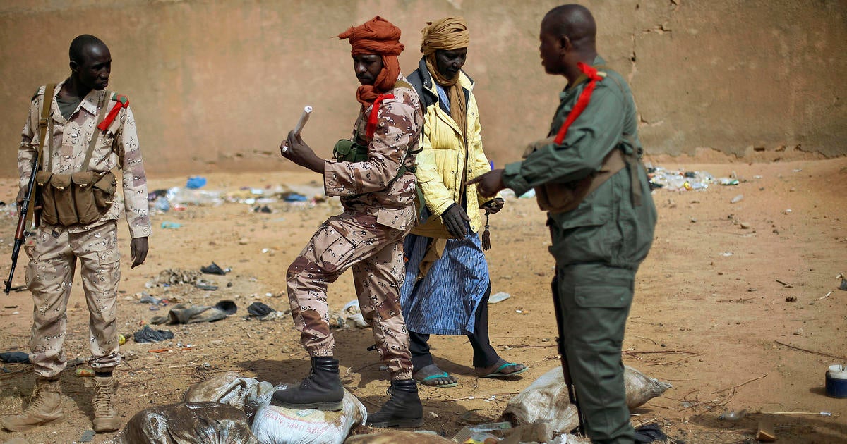 Stash of weapons, rocket fire rattle Mali city - CBS News