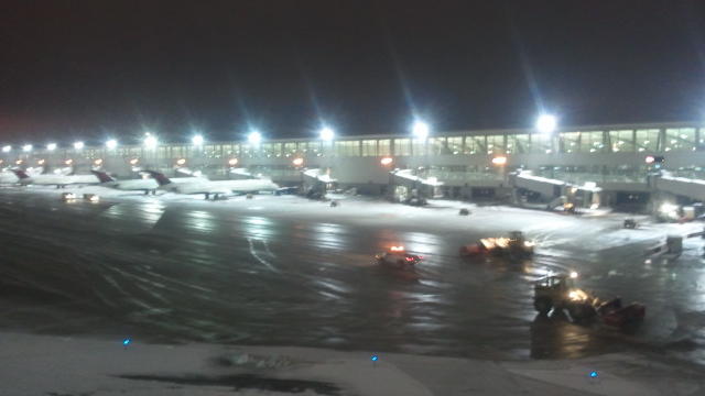 detroit-metro-airport-snow-storm.jpg 